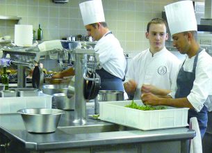 Comment imposer une modification dans les conditions de travail de vos employés ?