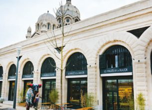 Quand des halles jouent le jeu de la restauration rapide