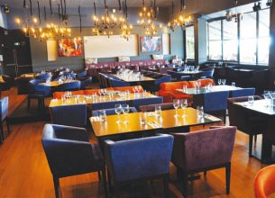 Une cuisine sur mesure adaptée à deux types de restauration