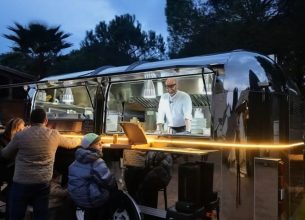 Ora – 1929 : Boris Bérard déploie un concept de pizzeria itinérante autonome et engagée