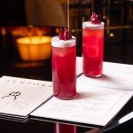 Au Bar de l’InterContinental Paris Le Grand, cocktails et mocktails se répondent en miroir