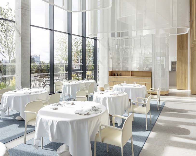 Service : Remettre la salle au centre du jeu