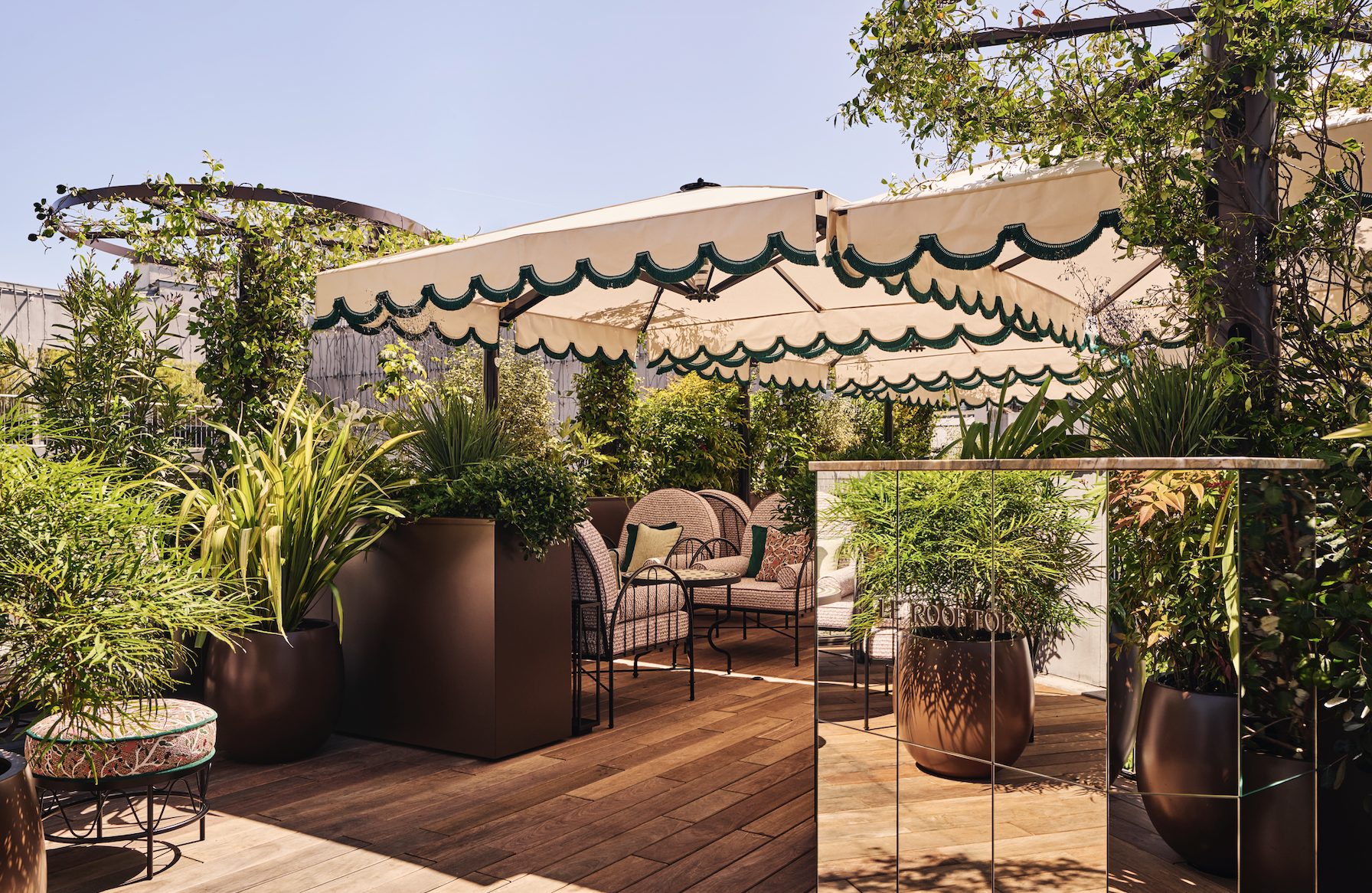Le Fouquet’s Paris dévoile un rooftop estival inspiré du Japon