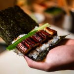 Dragon : Cyril Lignac passe au hand roll