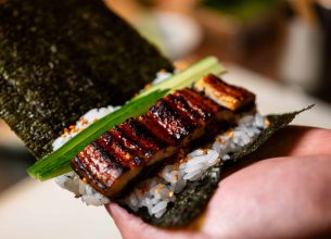 Dragon : Cyril Lignac passe au hand roll