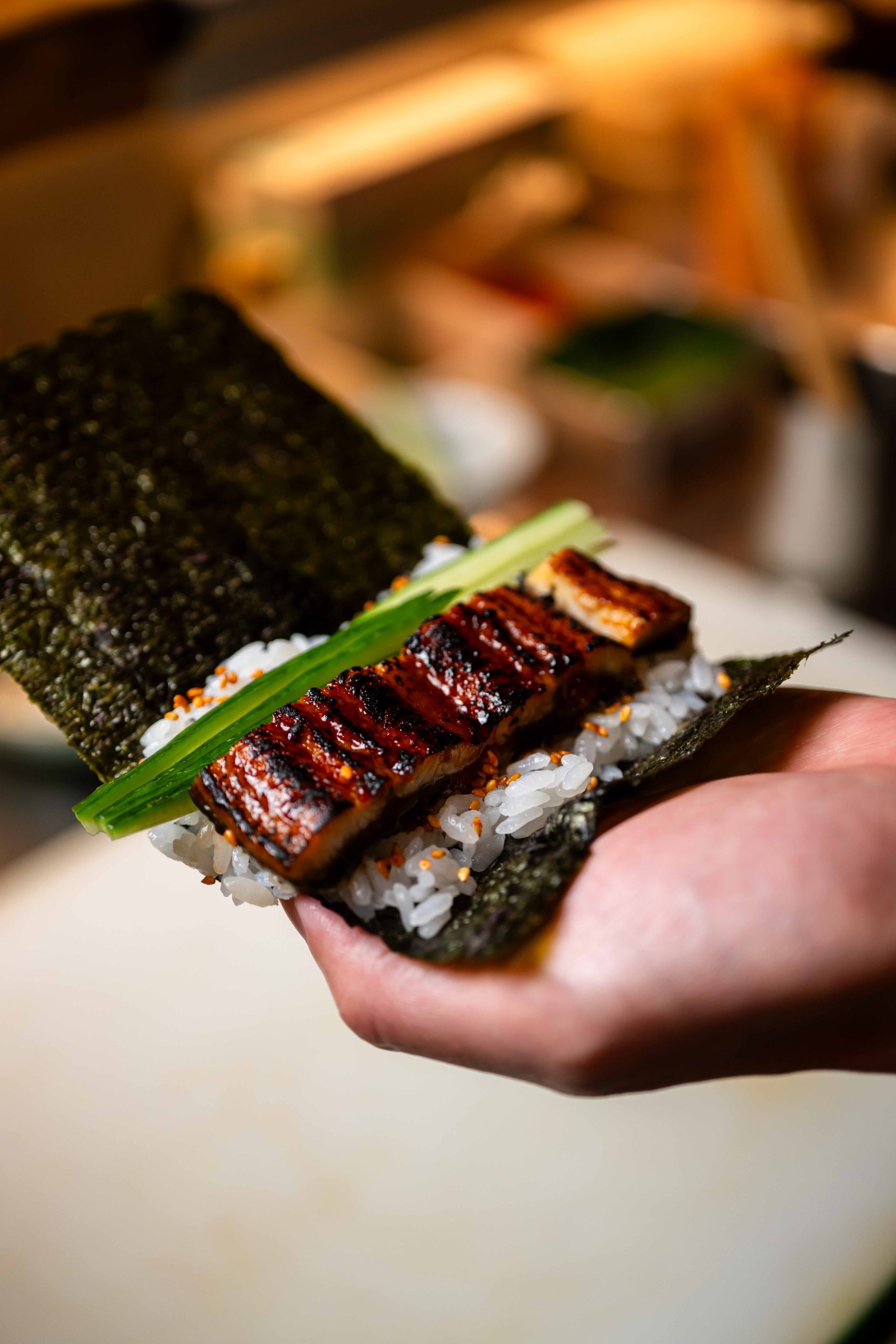Dragon : Cyril Lignac passe au hand roll